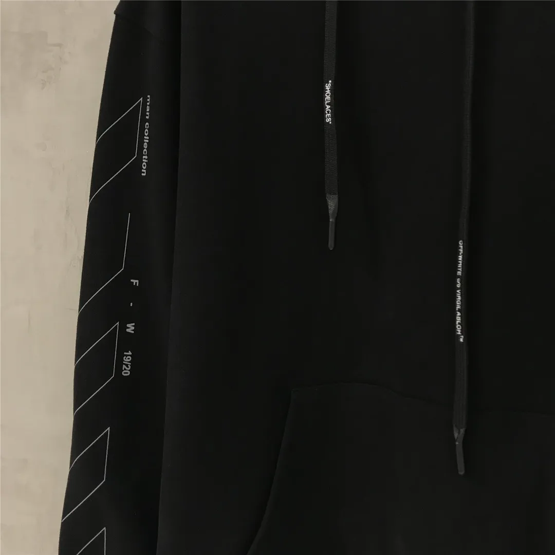 The top tested version OFFWHITE OW damaged and incomplete sketch hooded hooded sweatshirt for men and women, the same style, pure cotton loose pullover round neck sweatshirt. This print has a reflective effect, not an ordinary offset print. Everyone must know this, don't waste money and buy the wrong version. It doesn't exist in my house, so you can place your order with confidence. The printing uses imported 3M reflective powder, mixed with transparent glue. It is made from stencil technology and glue scraping. The glue ratio has been tested repeatedly to ensure the firmness of the printing and the 3M reflective effect. You get what you pay for. The fabric is made of 420g heavy terry material, which is thick but not bulky and has a full drape. Version OS code number XS-L size chart